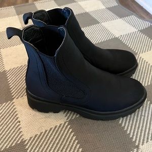 Black Chelsea boots
